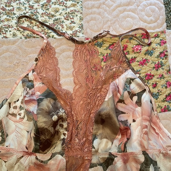 Ladies Nightie - Picture 2 of 5